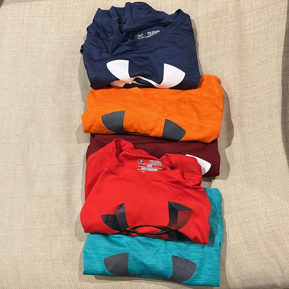Set of 7 Under Armour Boy’s XL shirts short sleeved. - Picture 2 of 4
